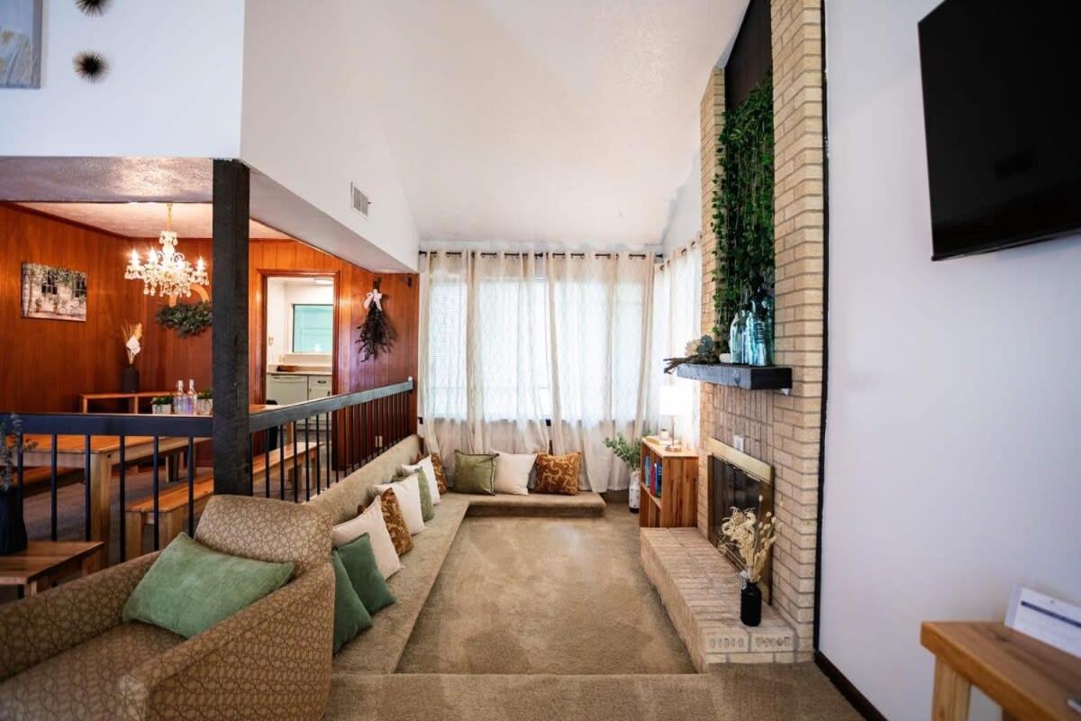 Montgomery Vacations - Near Hospital  Dining- Merry on Moorcroft - Property Image 51