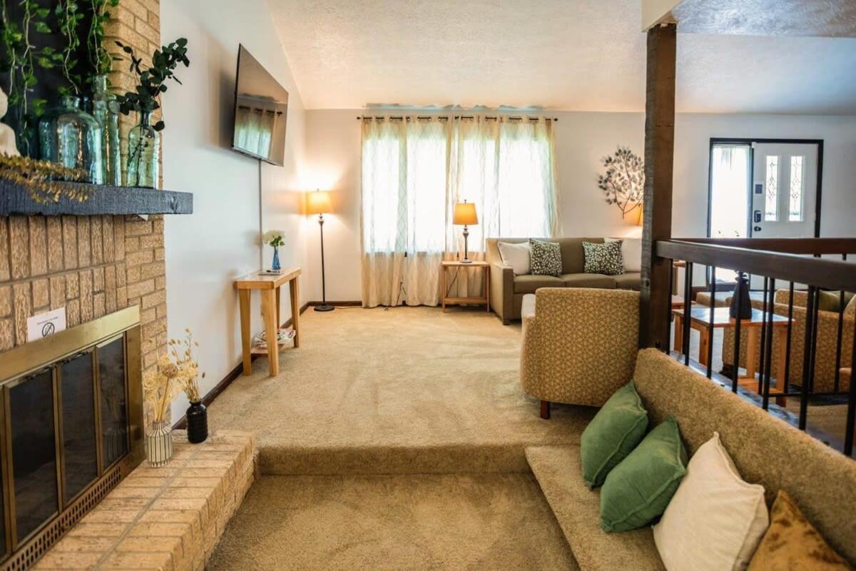 Montgomery Vacations - Near Hospital  Dining- Merry on Moorcroft - Property Image 50