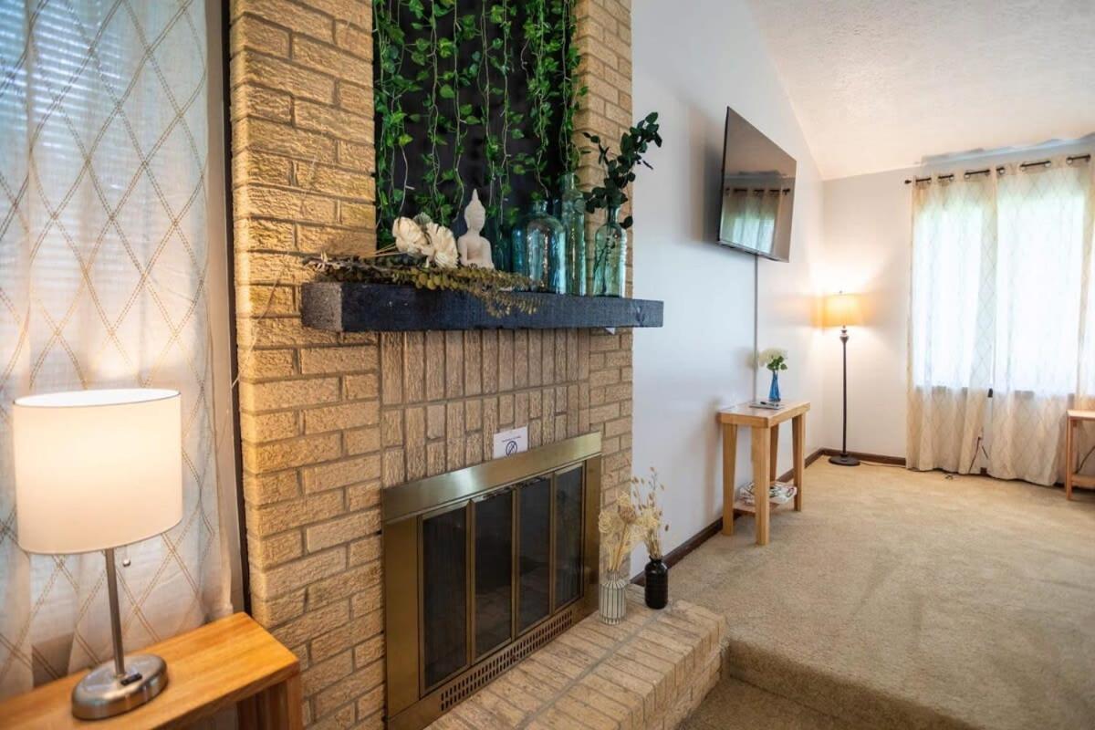 Montgomery Vacations - Near Hospital  Dining- Merry on Moorcroft - Property Image 39