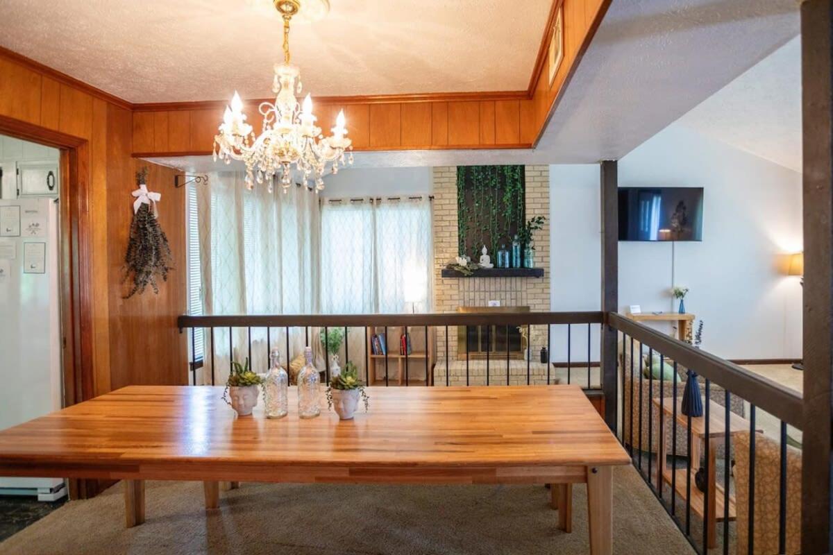 Montgomery Vacations - Near Hospital  Dining- Merry on Moorcroft - Property Image 47