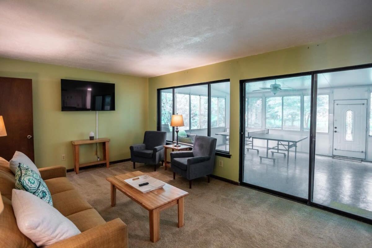 Montgomery Vacations - Near Hospital  Dining- Merry on Moorcroft - Property Image 45