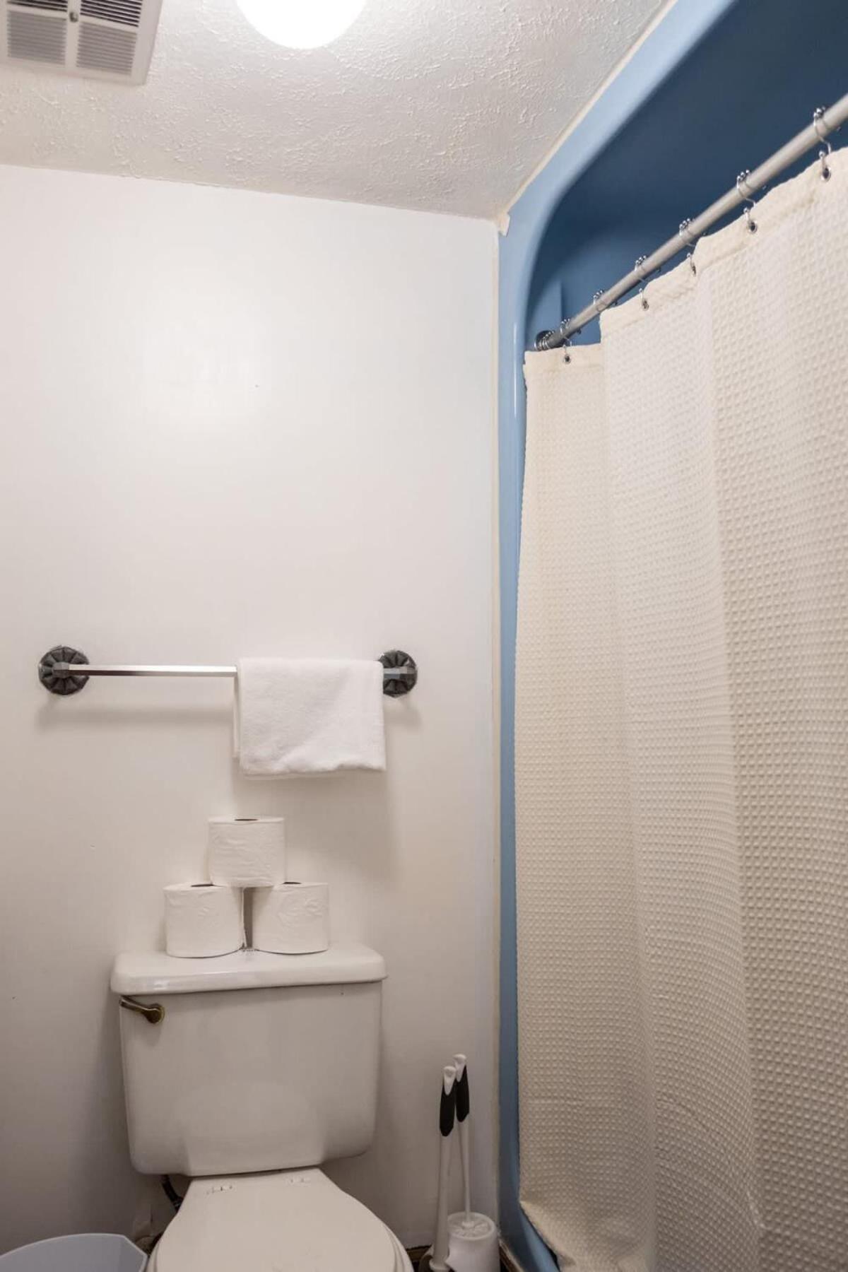 Montgomery Vacations - Near Hospital  Dining- Merry on Moorcroft - Property Image 74