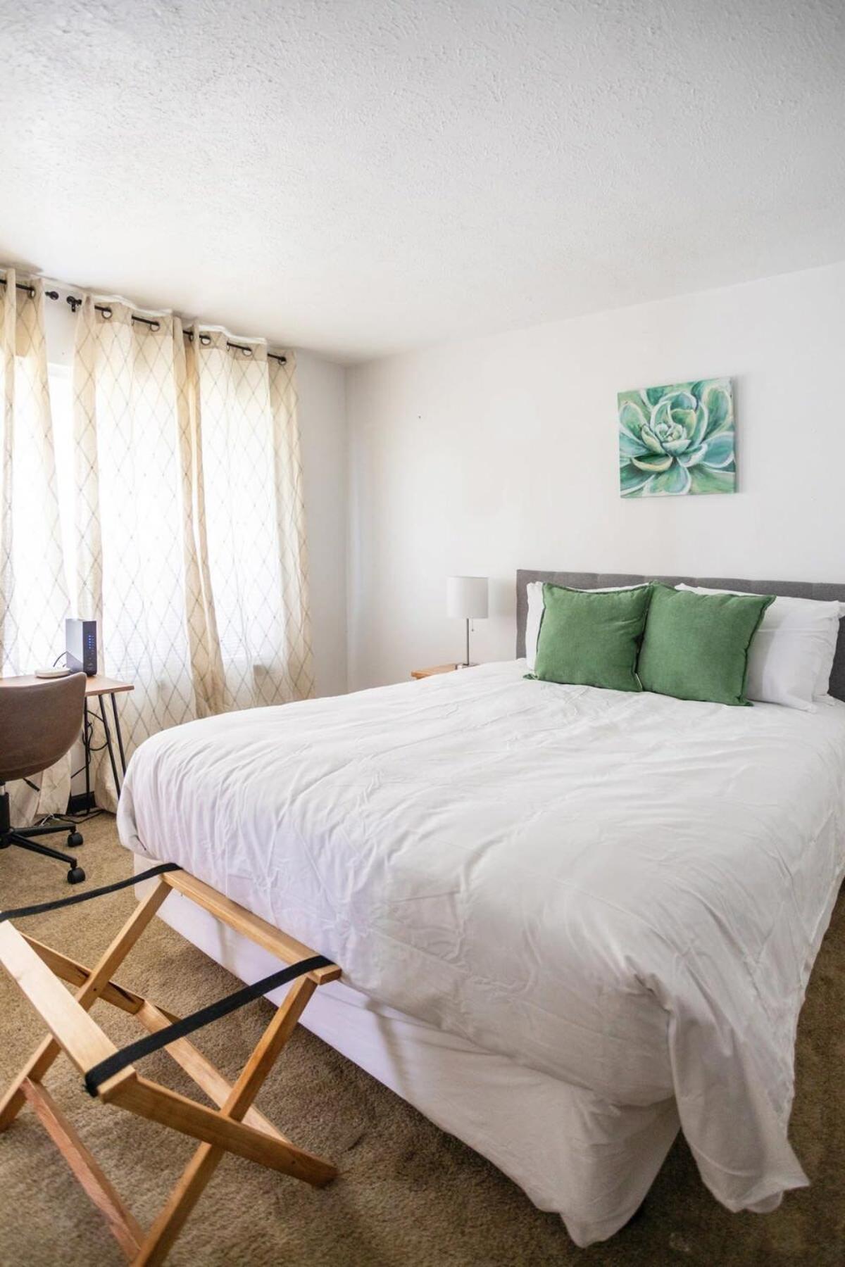 Montgomery Vacations - Near Hospital  Dining- Merry on Moorcroft - Property Image 73