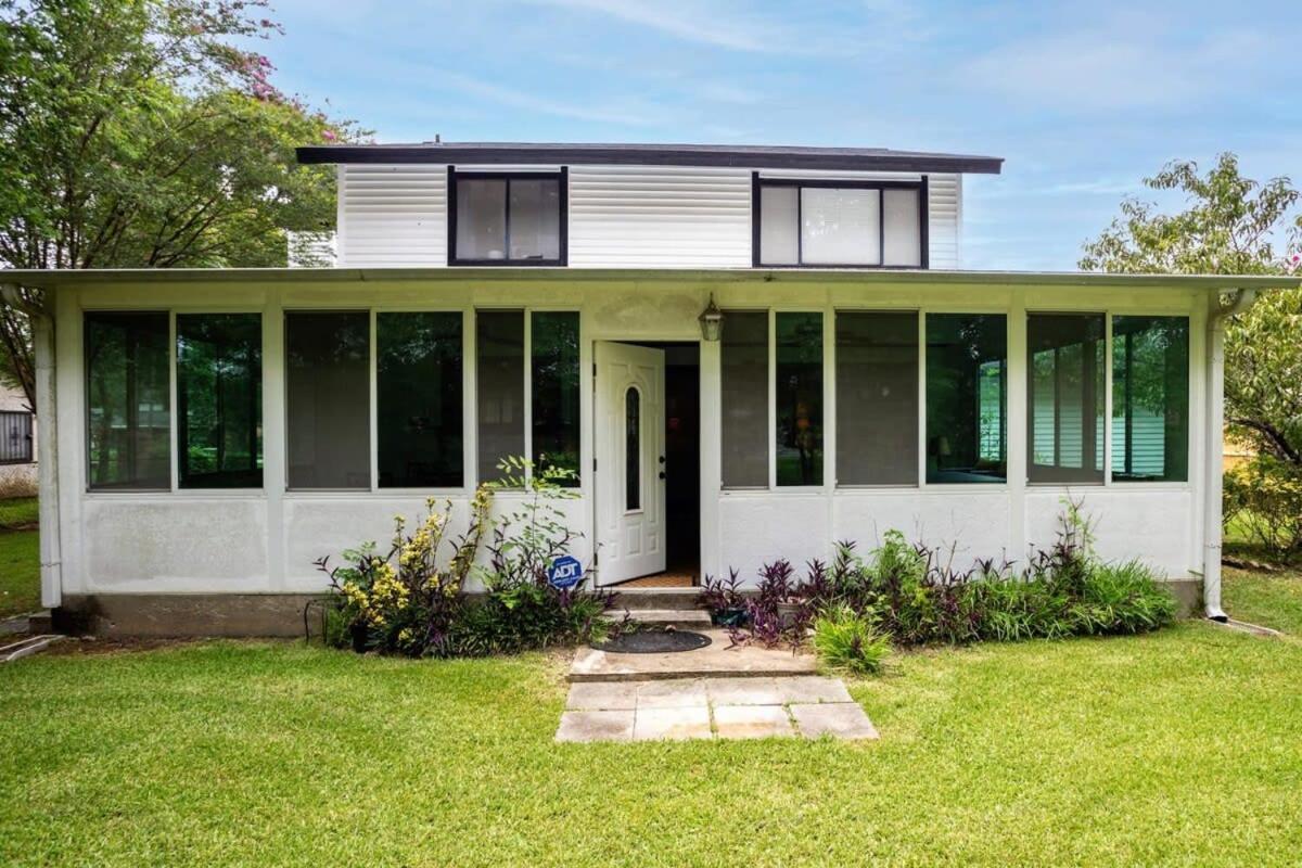 Montgomery Vacations - Near Hospital  Dining- Merry on Moorcroft - Property Image 71