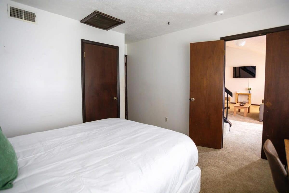 Montgomery Vacations - Near Hospital  Dining- Merry on Moorcroft - Property Image 68