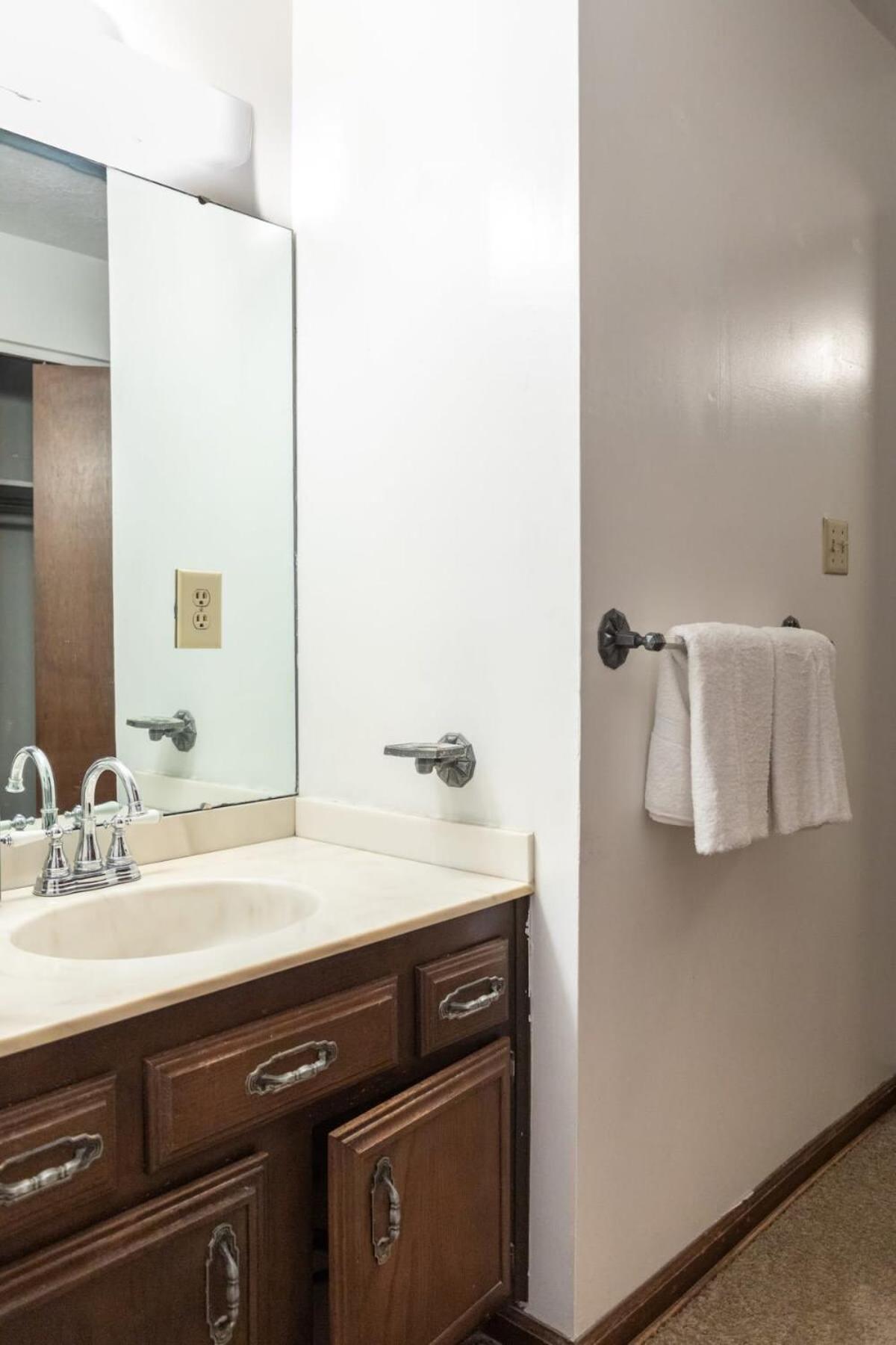 Montgomery Vacations - Near Hospital  Dining- Merry on Moorcroft - Property Image 59