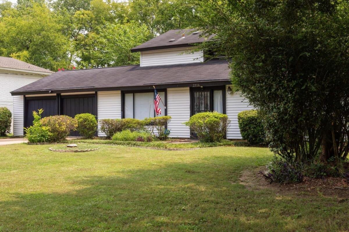 Montgomery Vacations - Near Hospital  Dining- Merry on Moorcroft - Property Image 1