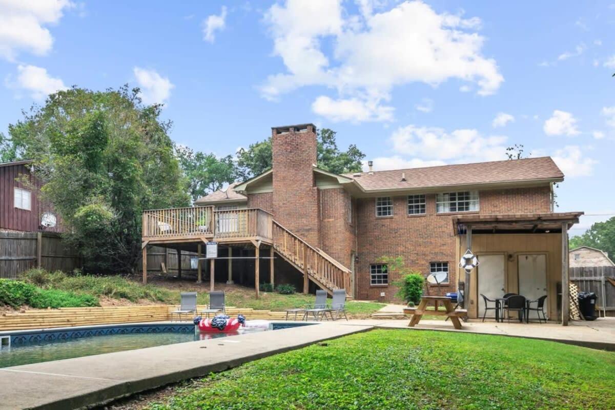 Two Kitchens Family Friendly in Forestdale