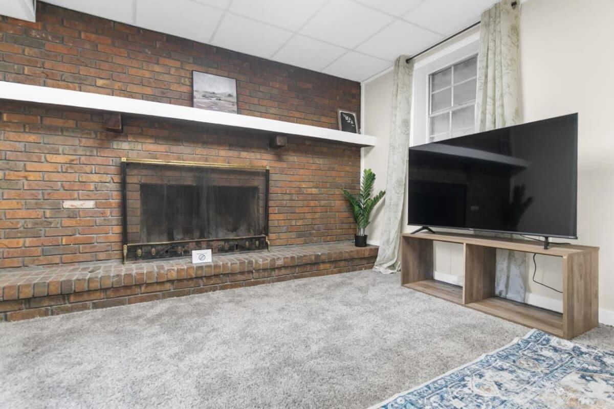 Two Kitchens Family Friendly in Forestdale