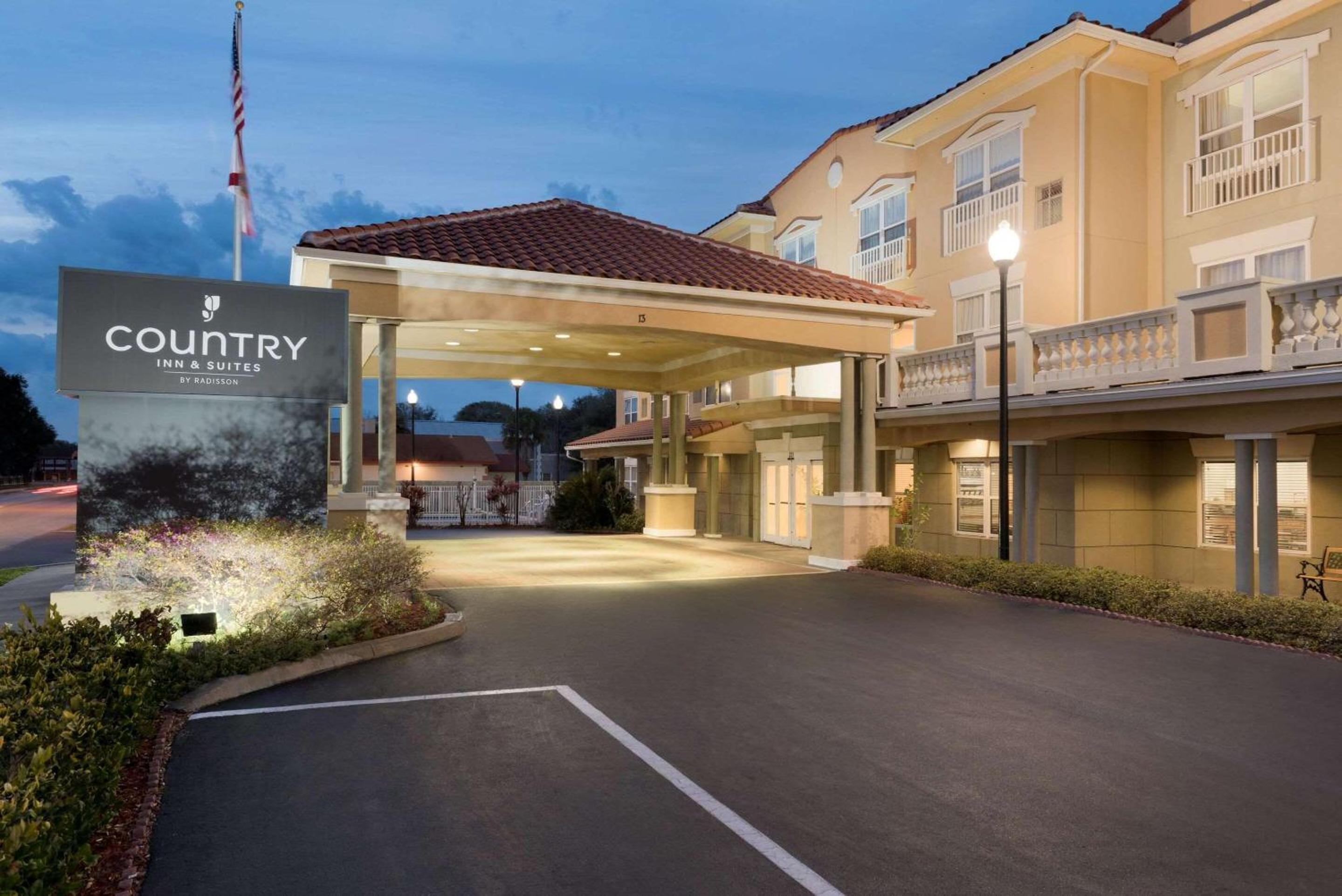 Hotel Country Inn & Suites by Radisson, St Augustine Downtown Historic District, FL - Image 1