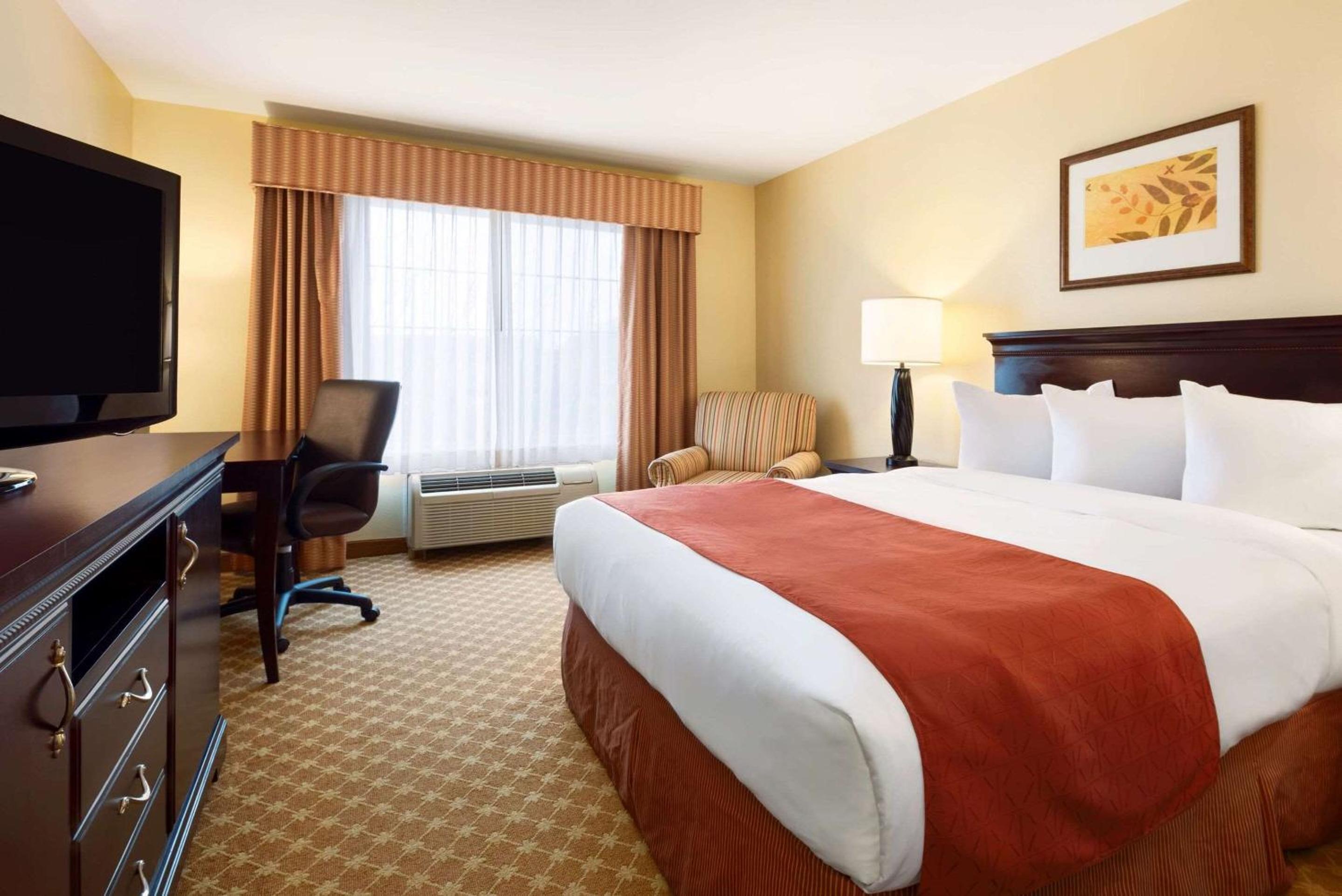 Country Inn & Suites by Radisson, Clinton, IA view 5