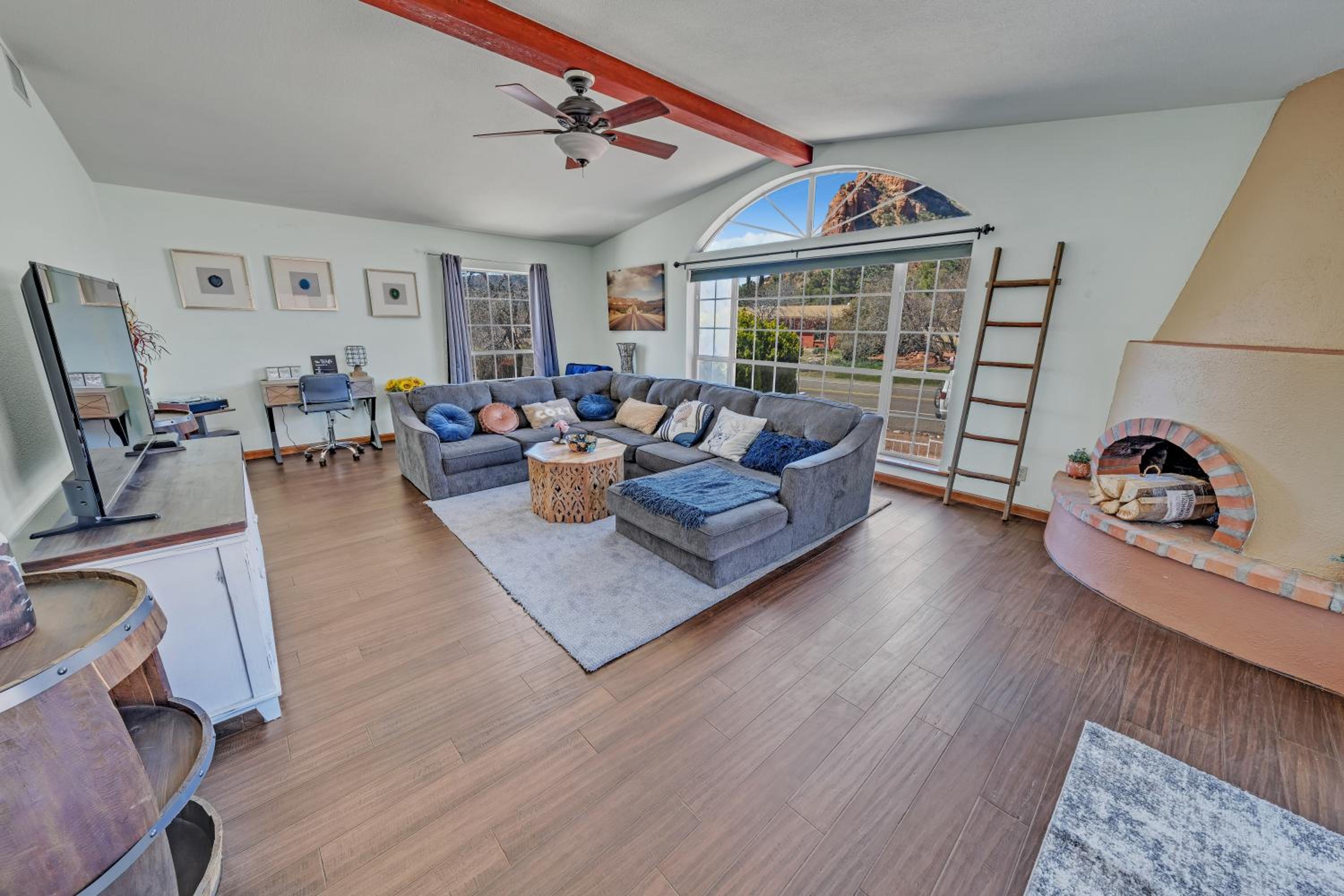 NEW! Huge Game Room, Hikeable, Red Rock View, Fireplace, Ping Pong, Yoga, Golf Course, Pickle Ball! view 3