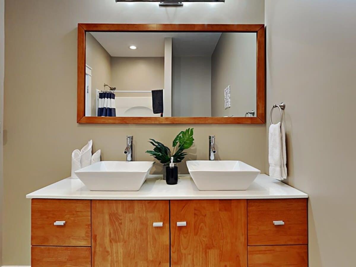 Rockaway Rookwood Retreat- Unit 1 view 3