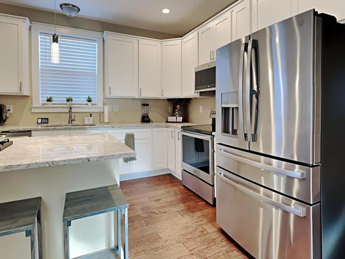 Rockaway Rookwood Retreat- Both Units view 4