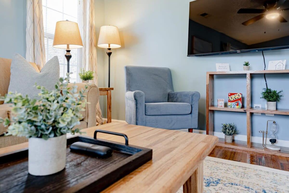 Close to USC & Midtown-Downtown - Newly Renovated view 2