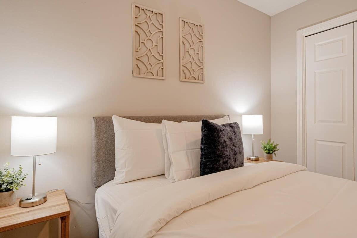 Close to USC & Midtown-Downtown - Newly Renovated view 3