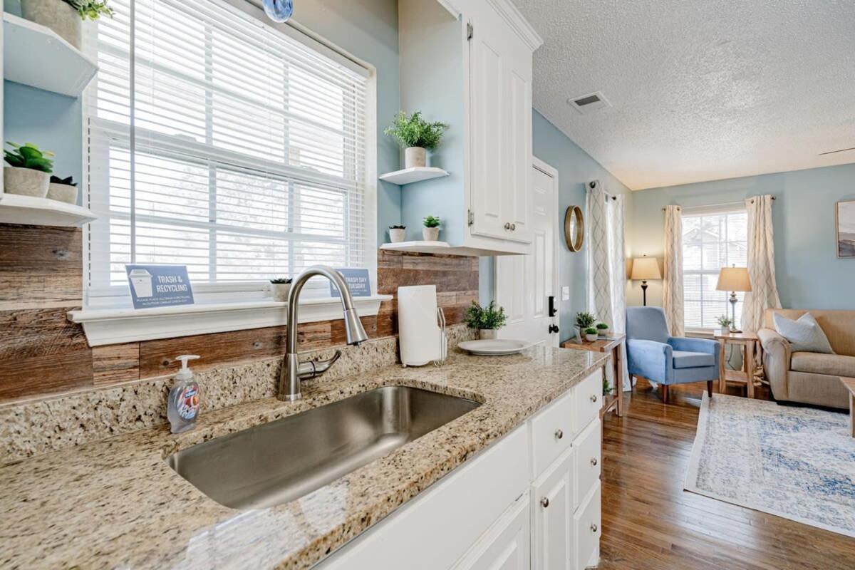 Close to USC & Midtown-Downtown - Newly Renovated view 4