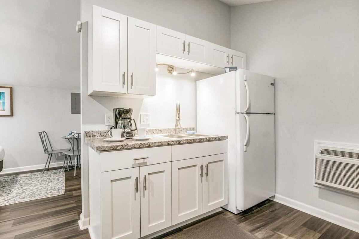 Pensacola Pearl - Studio Apartment - Pets Welcome view 3