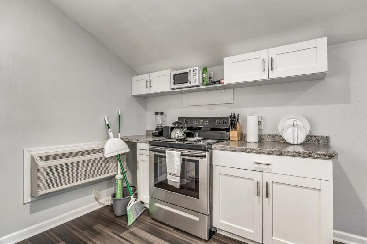 Pensacola Pearl - Studio Apartment - Pets Welcome view 4