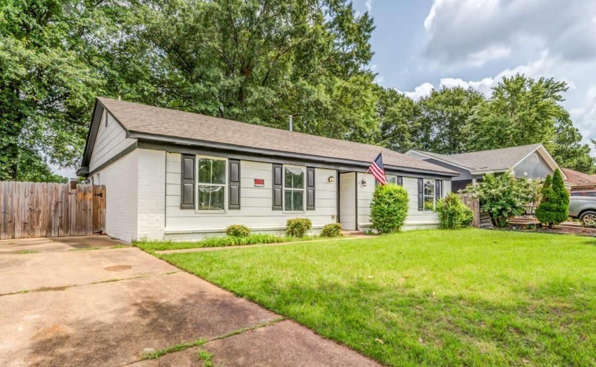 Near Parks & Shopping- Hickory Ridge Hideaway view 2