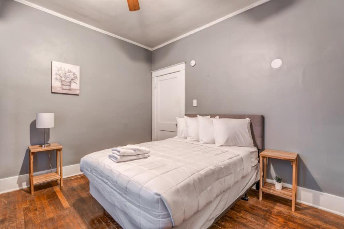 10 Min to U of Memphis-Rozelle Retreat Right Unit view 2