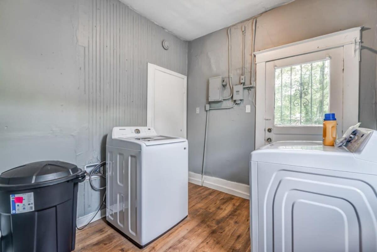 10 Min to U of Memphis-Rozelle Retreat Both Units view 3