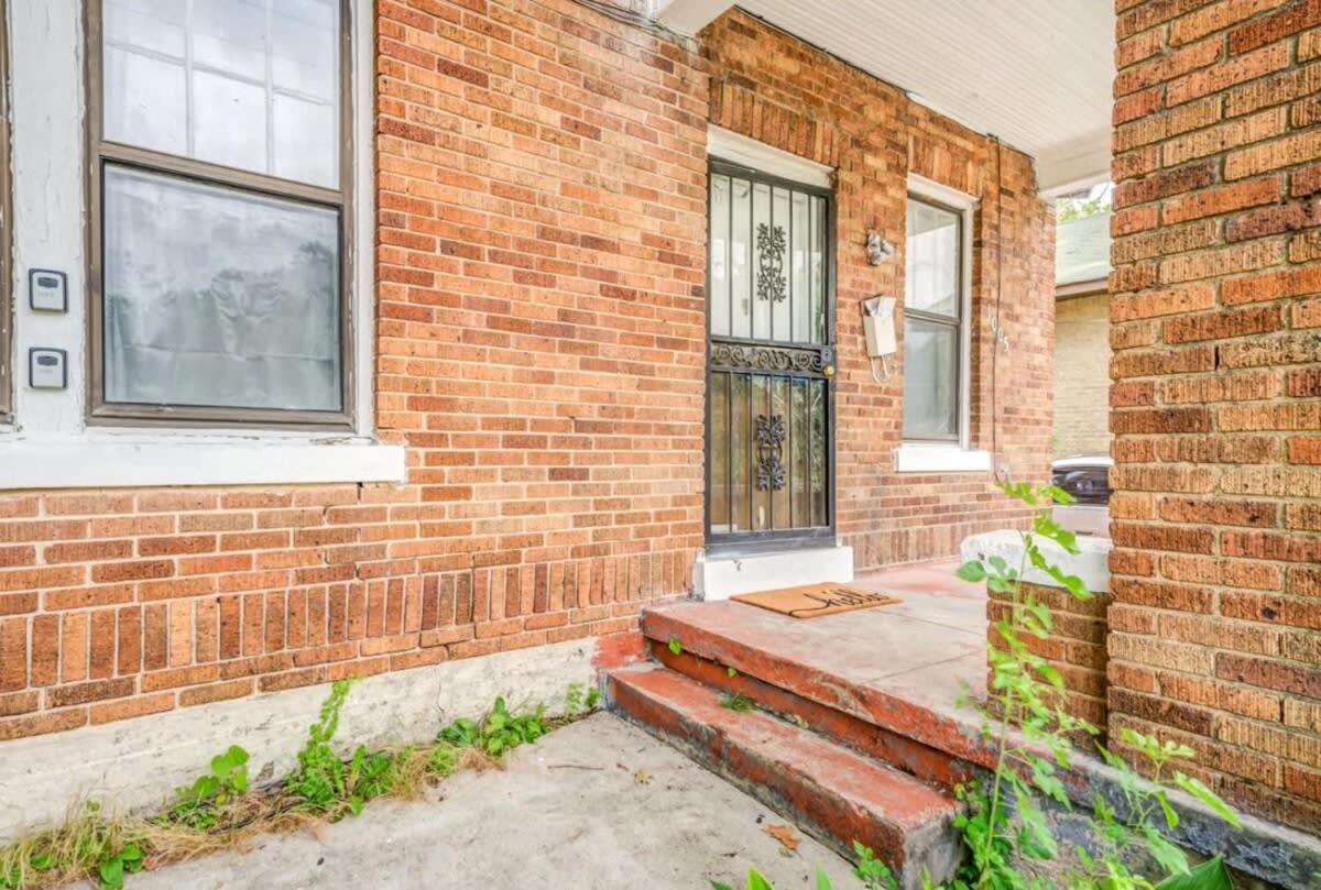 10 Min to U of Memphis-Rozelle Retreat Both Units view 4