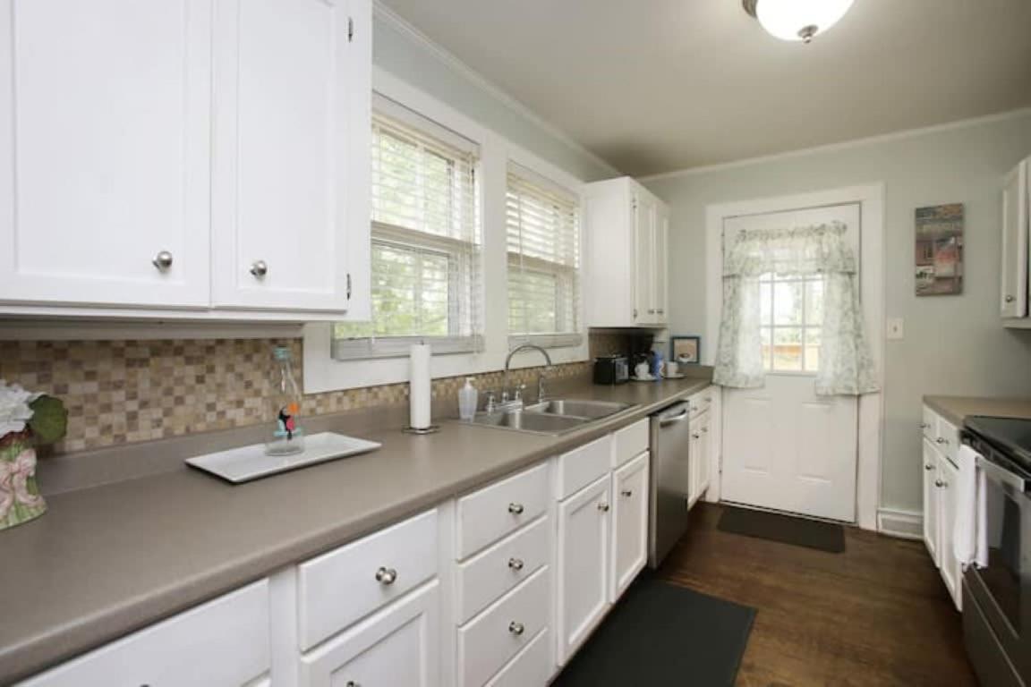 Forest Lake Hidden Gem 3 Min to Ft Jackson & Shops view 5
