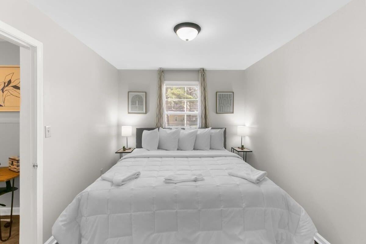 Mins to Hospital Airport & Dining- Rooms on Rose view 5