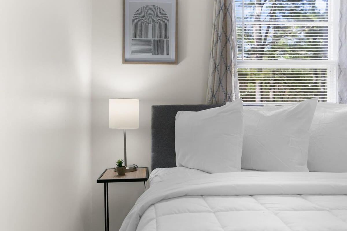 Mins to Hospital Airport & Dining- Rooms on Rose view 4