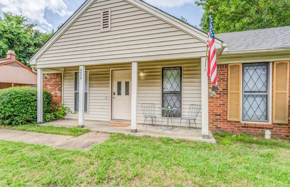 Near Dining & MEM w Fenced Yard-Hickory Hill Home view 4