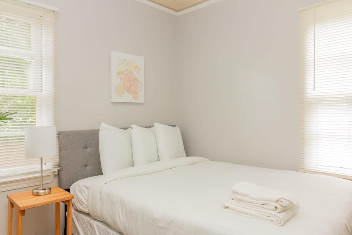 10 Min to Downtown Close to Dining-Boxwood Beauty view 2