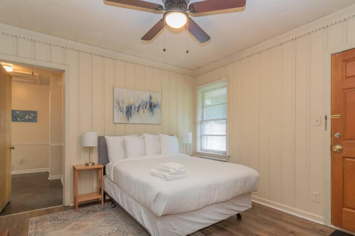10 Min to Downtown Close to Dining-Boxwood Beauty view 4