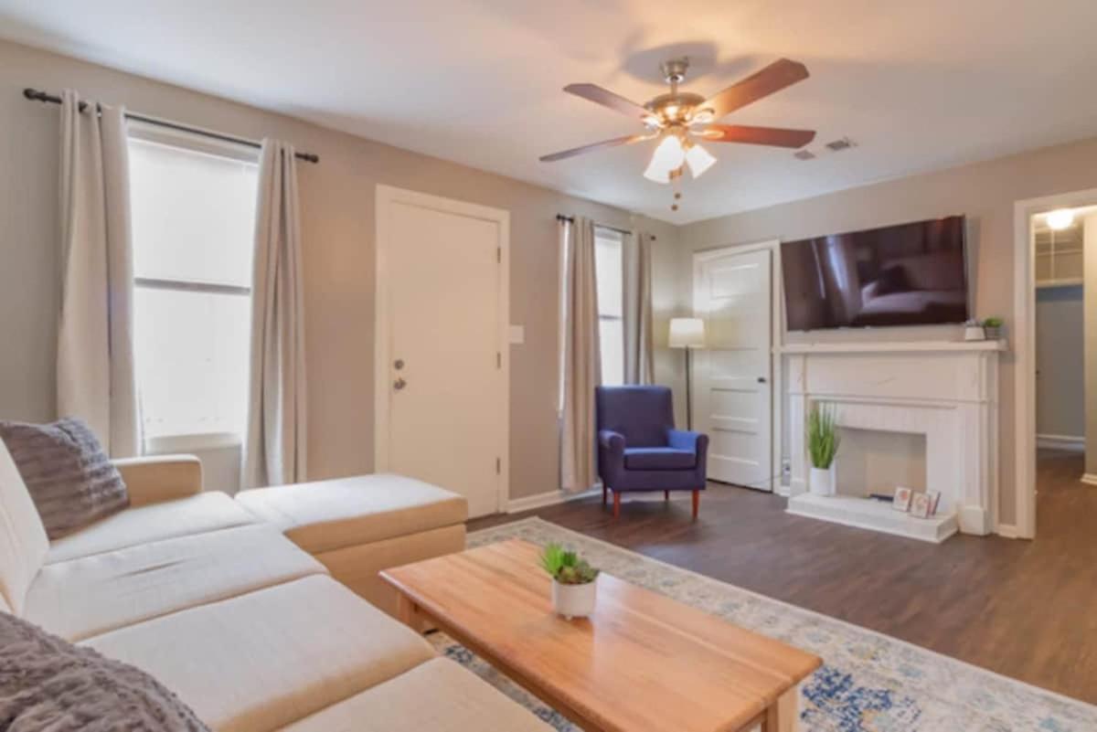 The Delightful Doubles- Unit B- Centrally Located