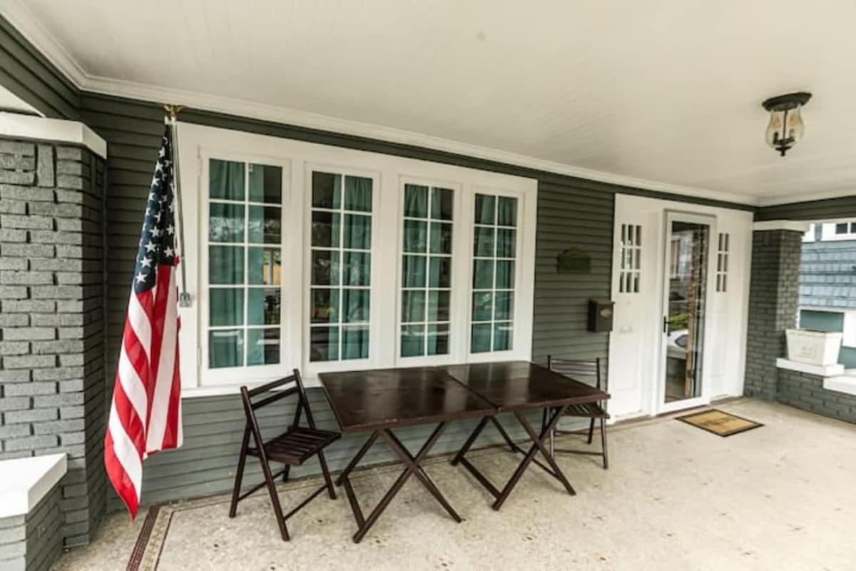 Trendy Lakeview Craftsman Walk to Restaurants! view 2