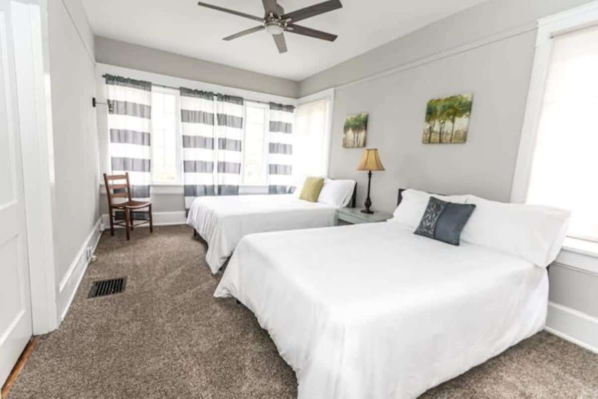 Trendy Lakeview Craftsman Walk to Restaurants! view 5