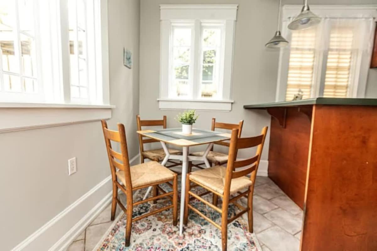 Trendy Lakeview Craftsman Walk to Restaurants! view 4