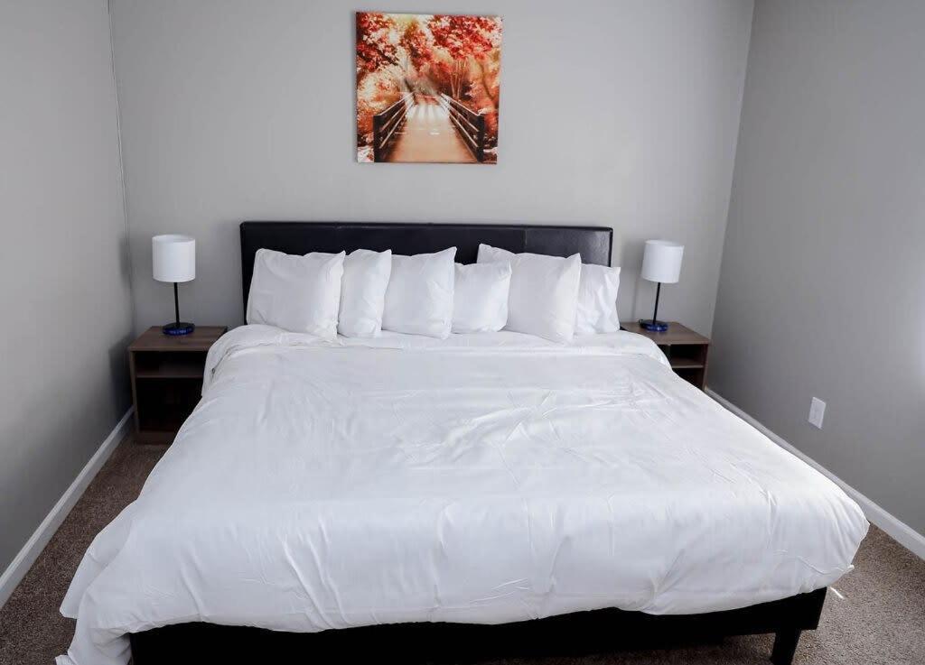 The Regal Courtyard Retreat 5 Min to ASU view 2
