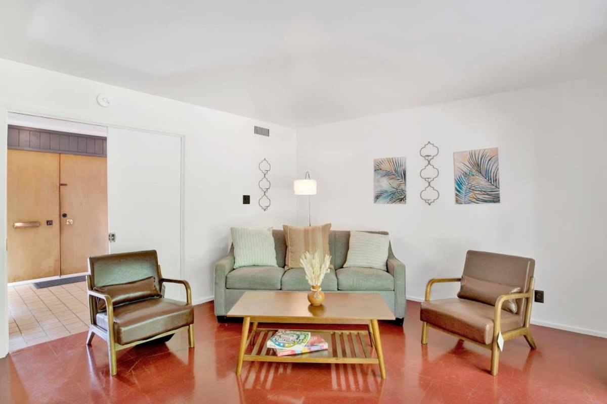 Midcentury Modern - Pool & Hot tub - Retro Retreat view 5