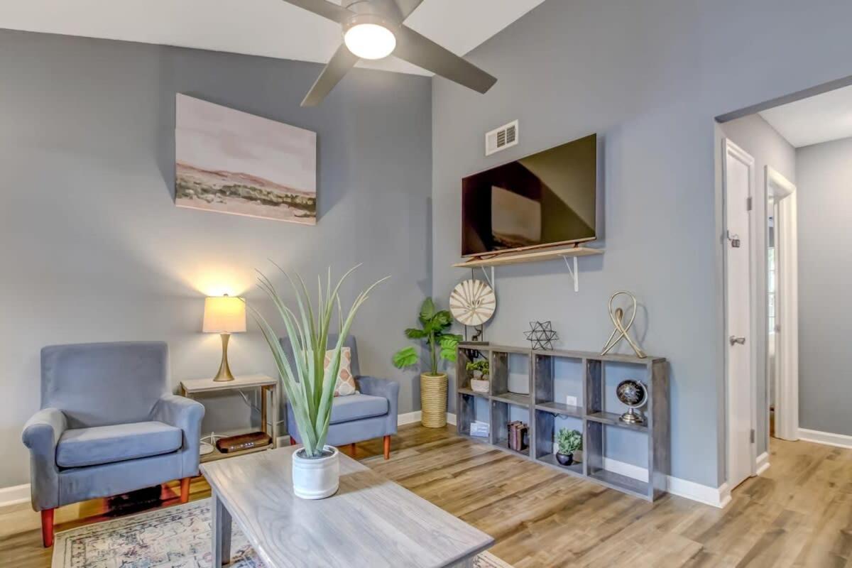 Near Dining & Downtown- Moon River District Digs view 4