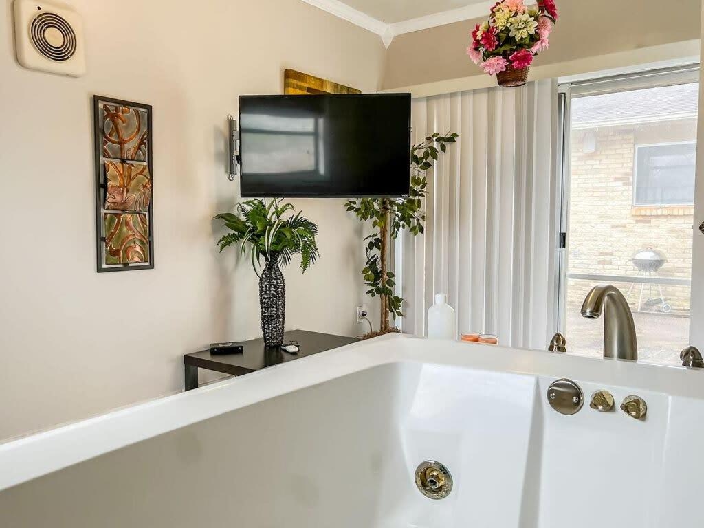 The Gleaming Gemstone on Gilmore view 2