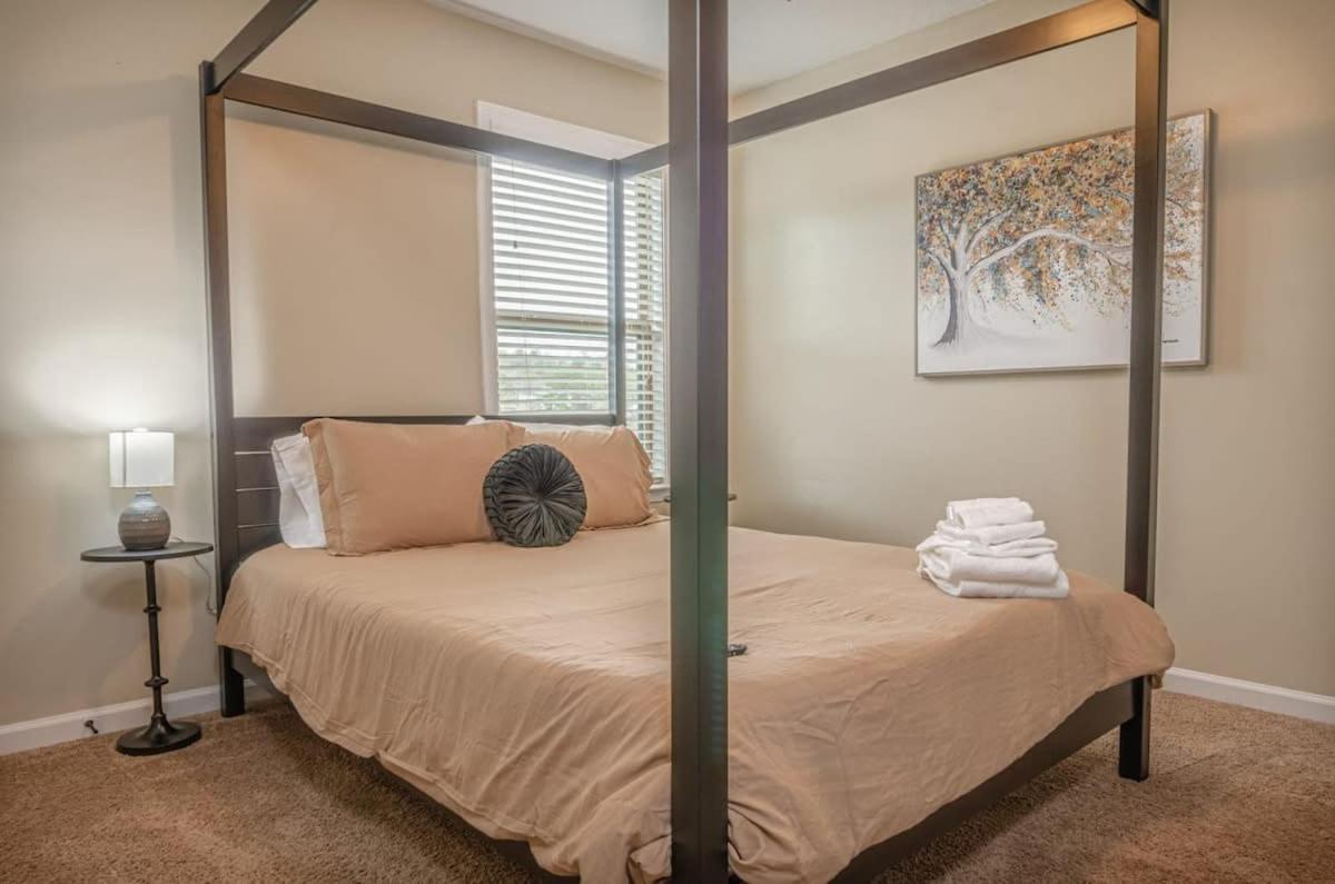 Family-Friendly Near Ft Moore - Lakeside Lodging view 5