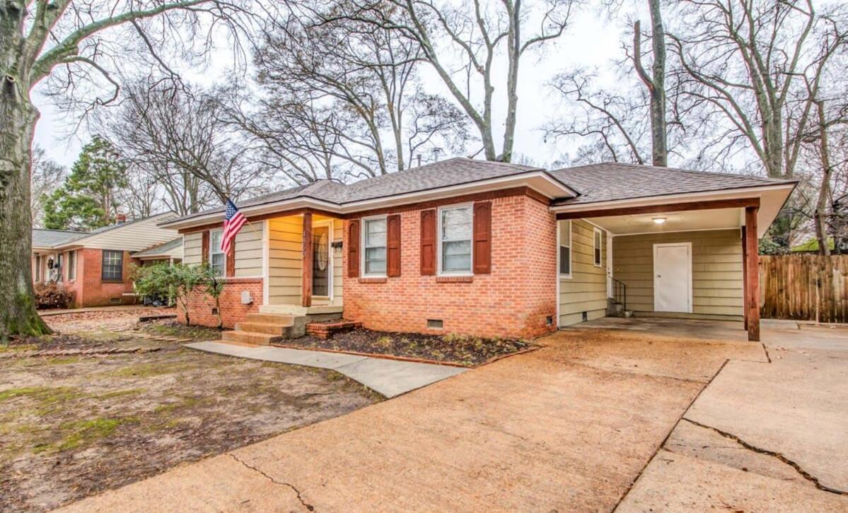 Colonial Acres Abode- East Memphis- 20 Mins to Downtown view 2