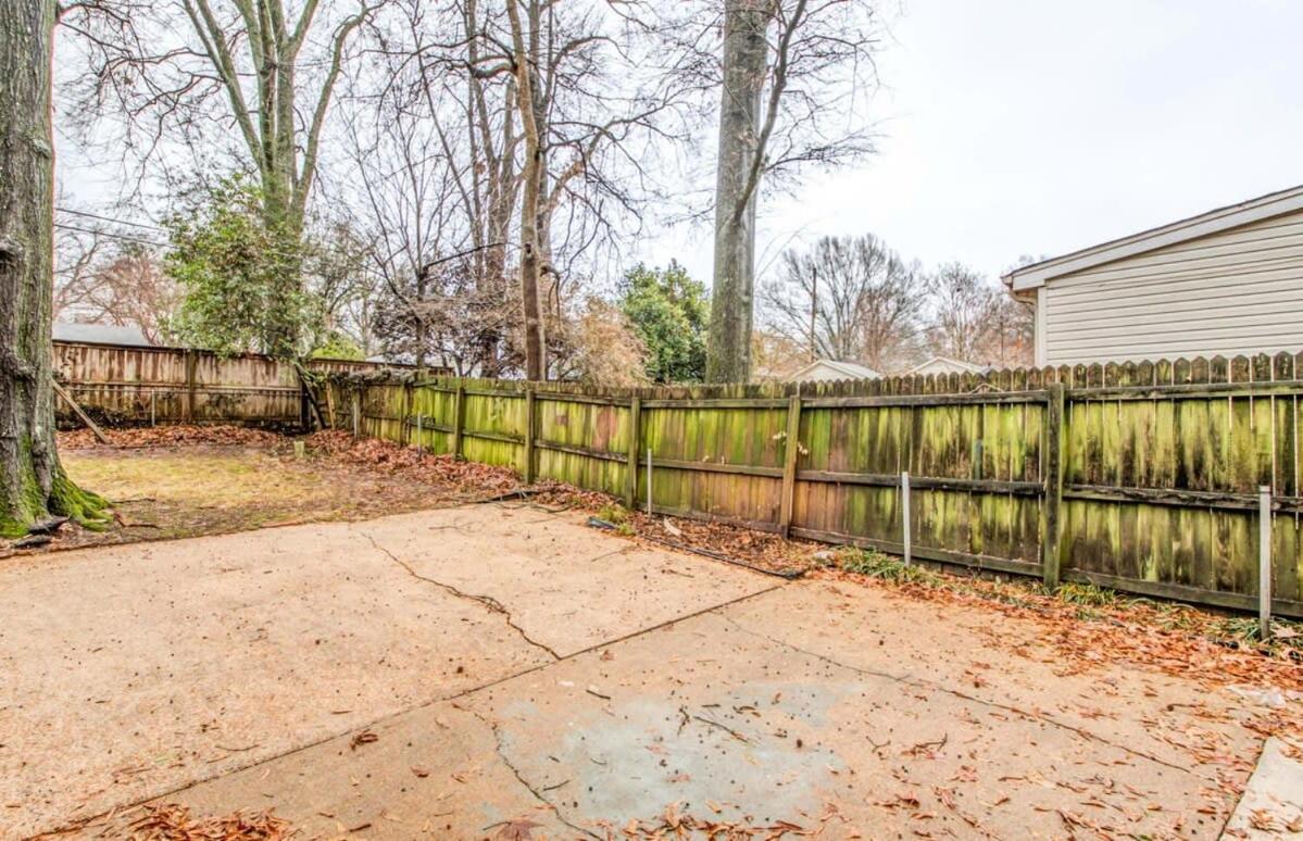 Colonial Acres Abode- East Memphis- 20 Mins to Downtown view 4