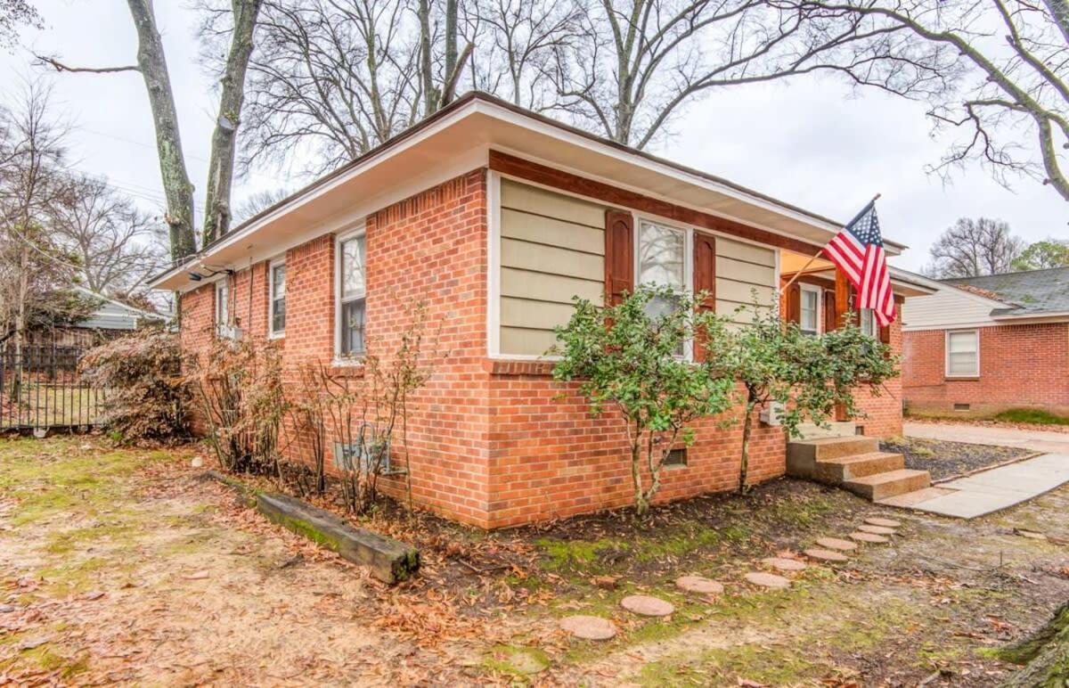 Colonial Acres Abode- East Memphis- 20 Mins to Downtown view 5
