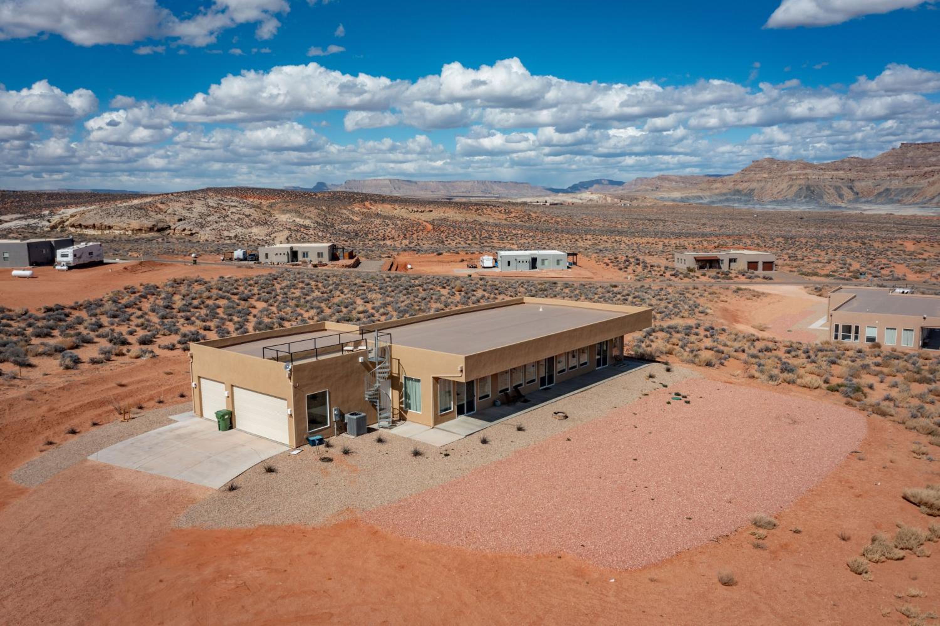 Page Arizona border town- Crimson Suite, Desert Canyon Getaway with views view 5