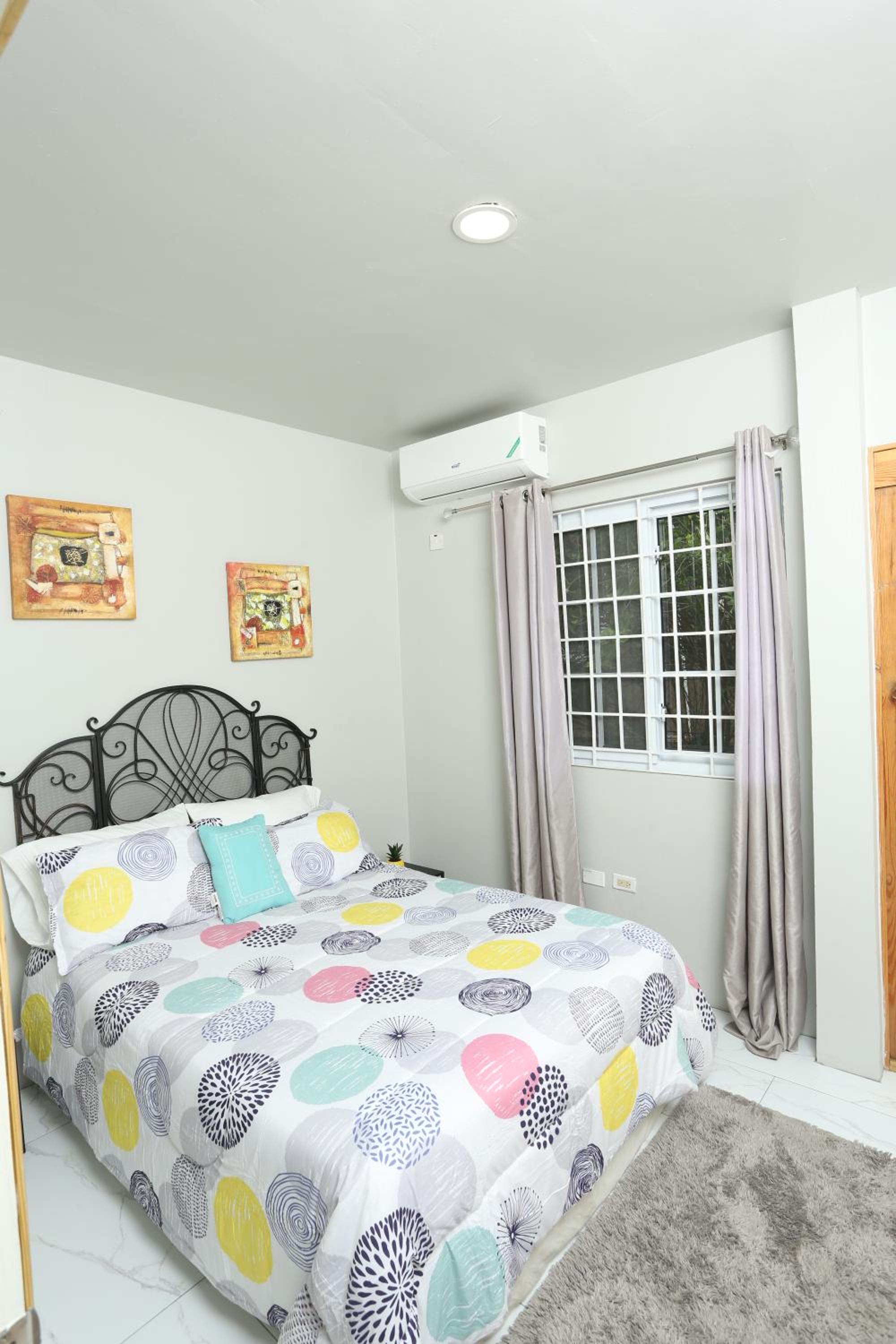 Private 2-Bedroom Villa with Pool & View in Kingston, photo 29
