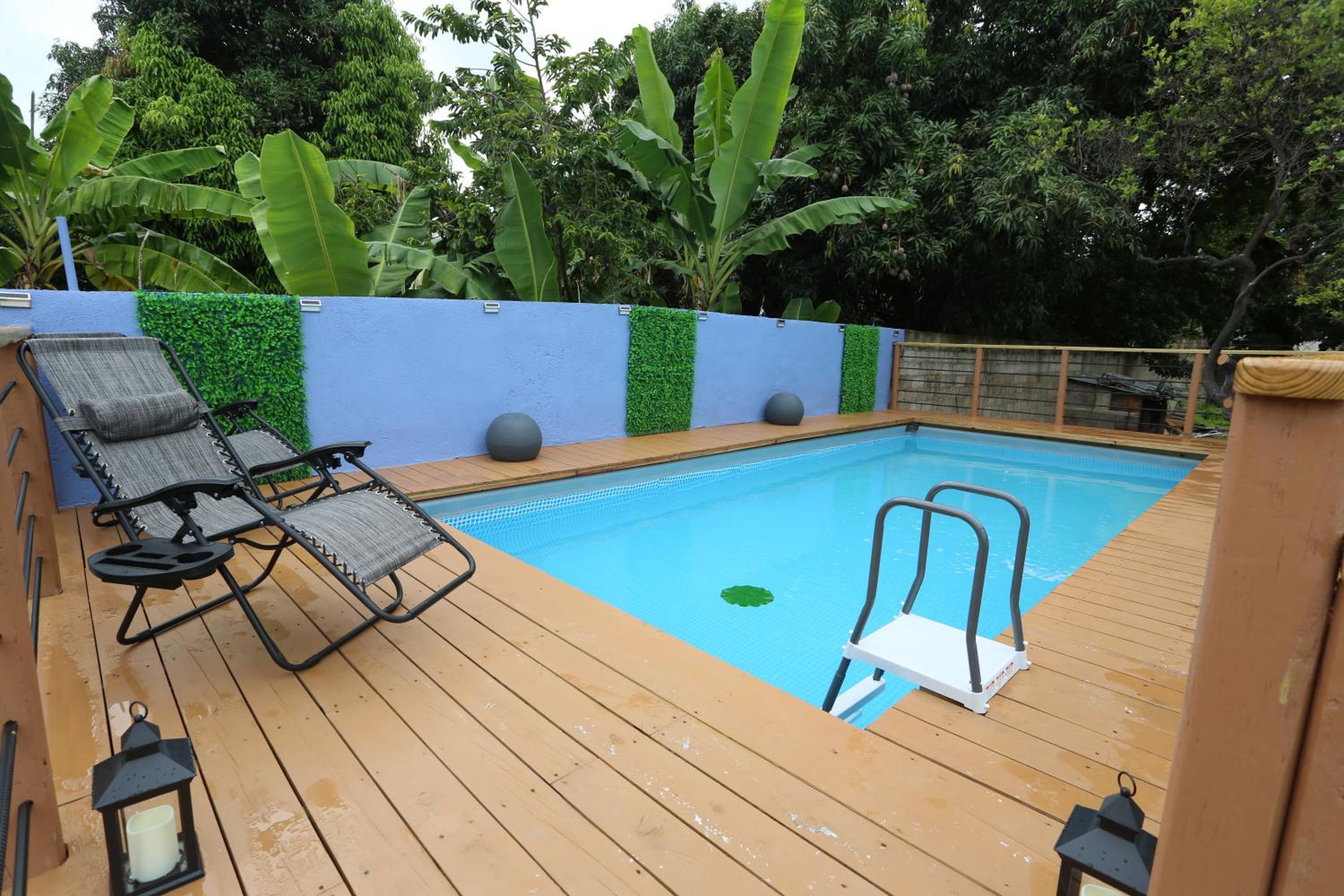 Private 2-Bedroom Villa with Pool & View in Kingston