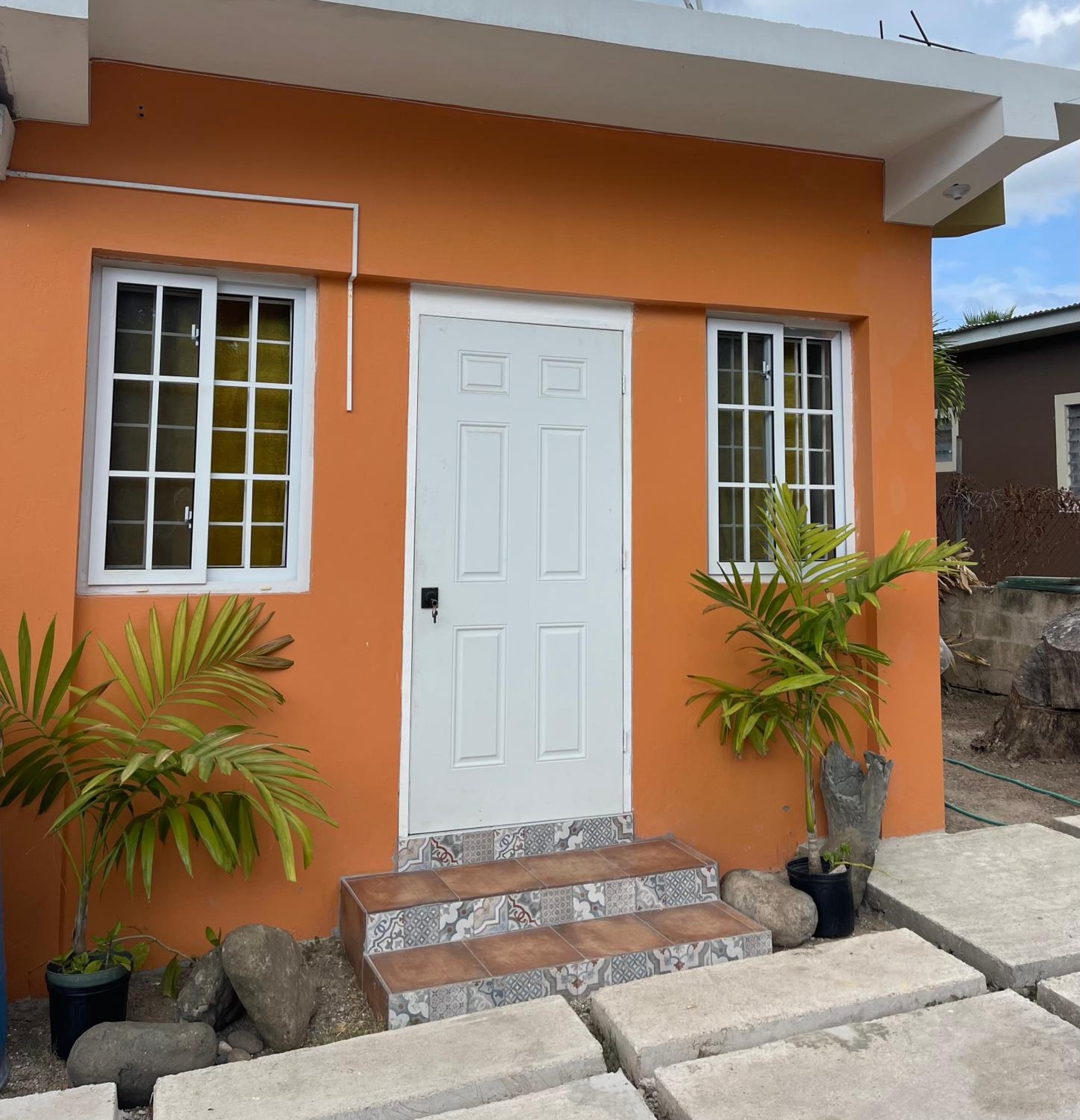 Private 2-Bedroom Villa with Pool & View in Kingston