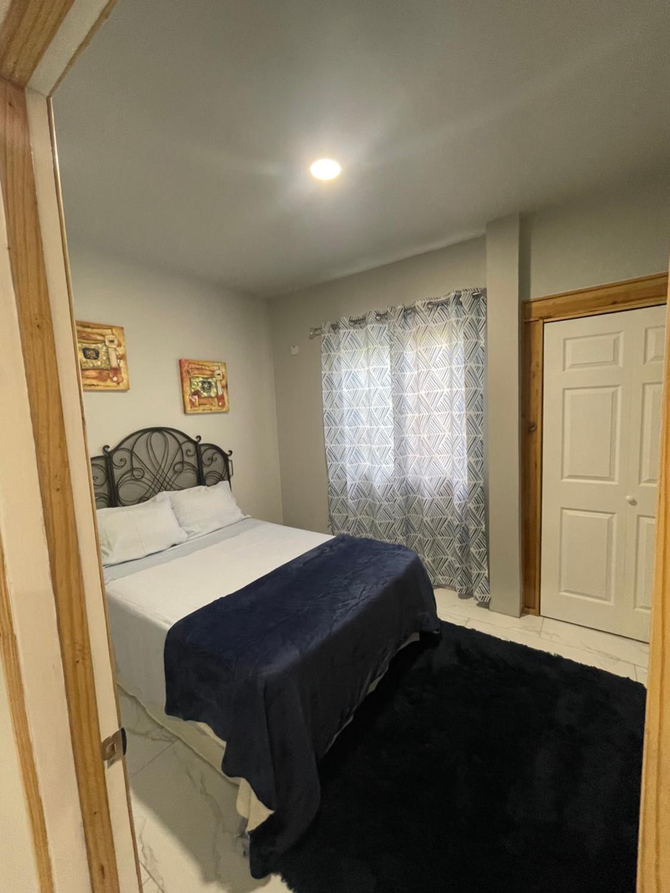 Private 2-Bedroom Villa with Pool & View in Kingston, photo 11